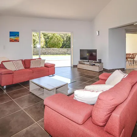 Nice Home In Bonifacio